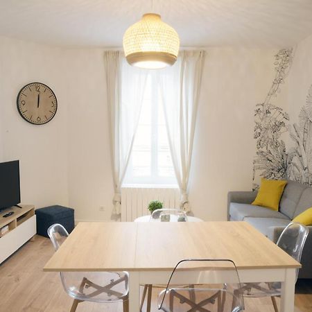 T3 De Charme Situe En Hyper Centre Avec Wifi, Linge, Draps, Savons Et Serviettes Fournis Cognac Bilik gambar