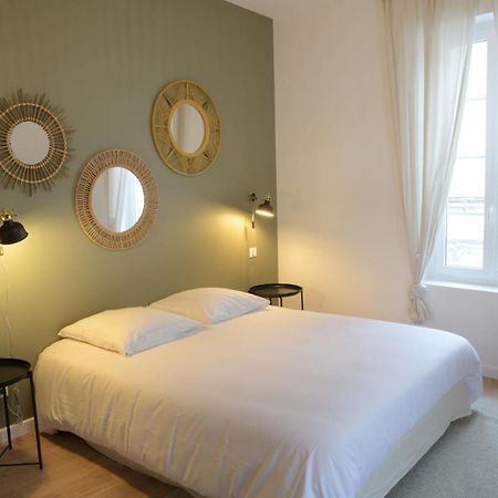 T3 De Charme Situe En Hyper Centre Avec Wifi, Linge, Draps, Savons Et Serviettes Fournis Cognac Luaran gambar