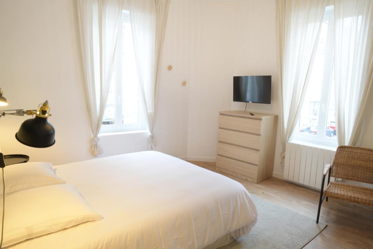 T3 De Charme Situe En Hyper Centre Avec Wifi, Linge, Draps, Savons Et Serviettes Fournis Cognac Bilik gambar