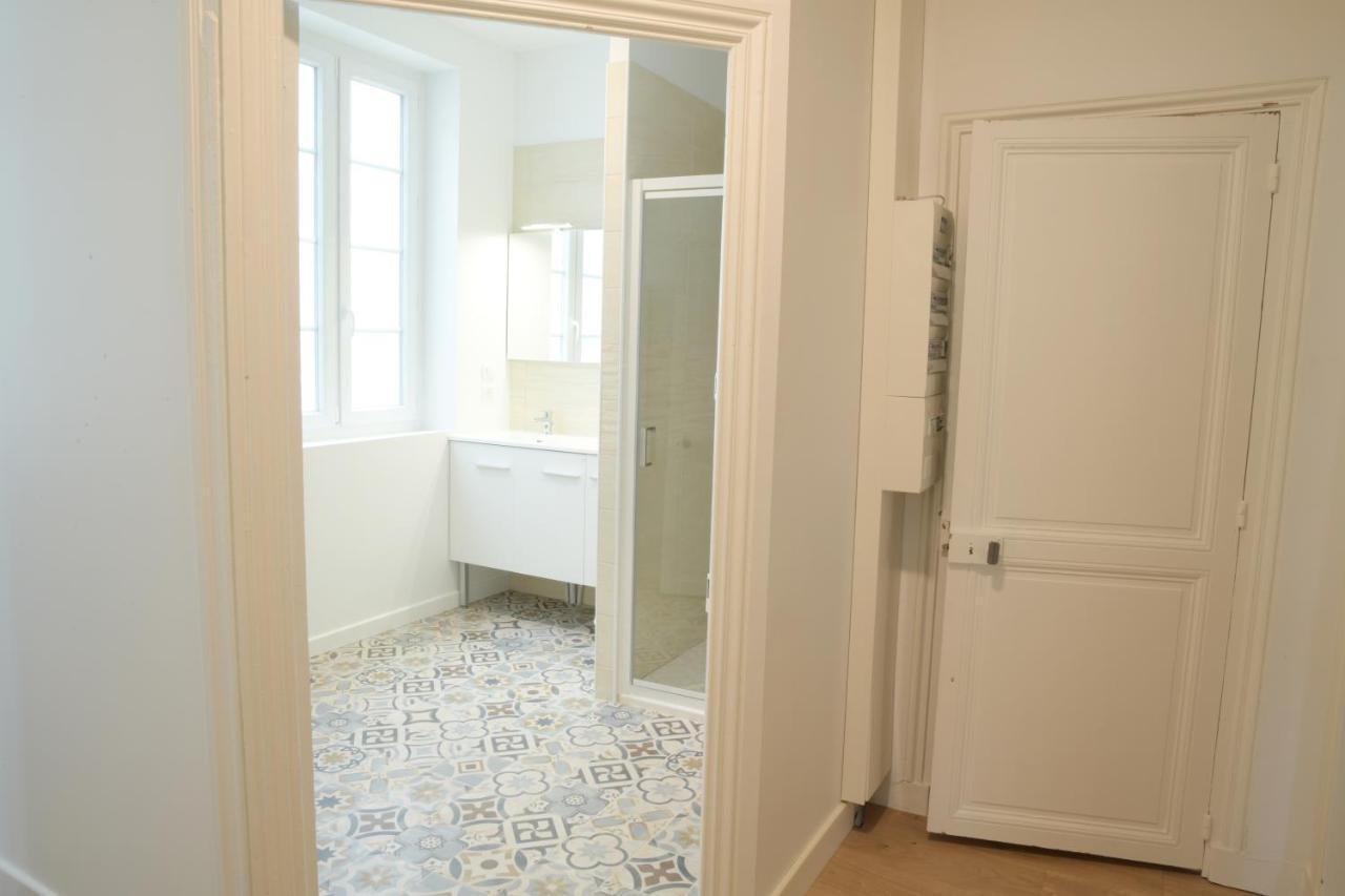T3 De Charme Situe En Hyper Centre Avec Wifi, Linge, Draps, Savons Et Serviettes Fournis Cognac Bilik gambar