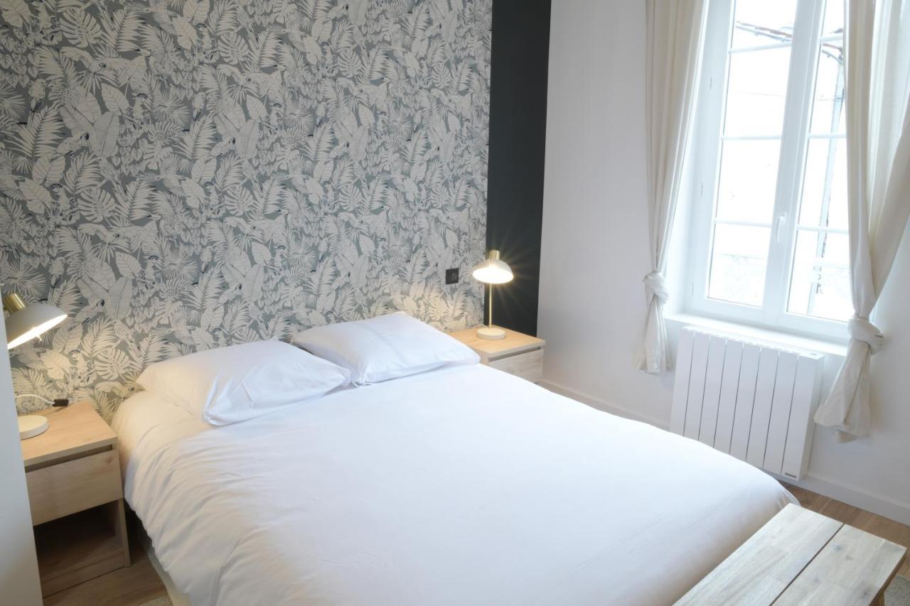 T3 De Charme Situe En Hyper Centre Avec Wifi, Linge, Draps, Savons Et Serviettes Fournis Cognac Bilik gambar