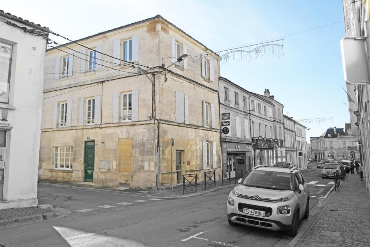 T3 De Charme Situe En Hyper Centre Avec Wifi, Linge, Draps, Savons Et Serviettes Fournis Cognac Luaran gambar