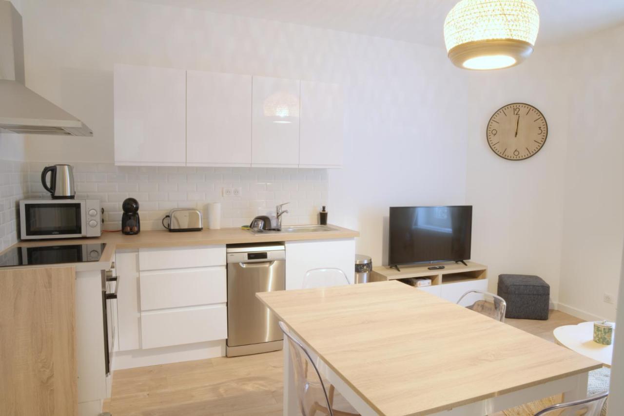 T3 De Charme Situe En Hyper Centre Avec Wifi, Linge, Draps, Savons Et Serviettes Fournis Cognac Luaran gambar